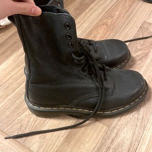 dr martens black boots 10 eyes